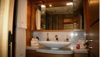 Motor yacht LADY CHATTERLEY -  Master Bathroom